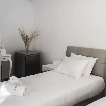 Helios Otel Perissa (Santorini)