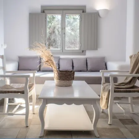 Helios 3* Perissa (Santorini)