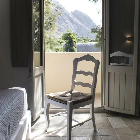 Helios 3* Perissa (Santorini)