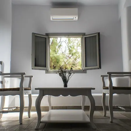 Hotel Helios Perissa (Santorini)