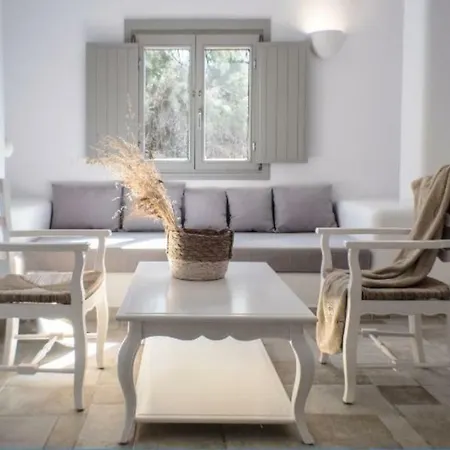Helios 3* Perissa (Santorini)