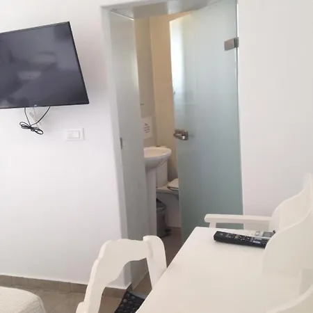 Helios 3* Perissa (Santorini)