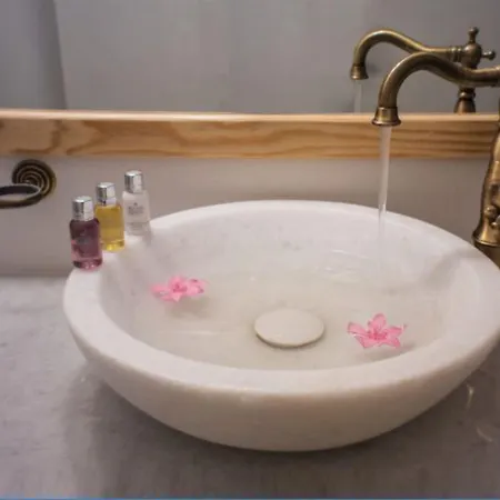 Helios 3* Perissa (Santorini)